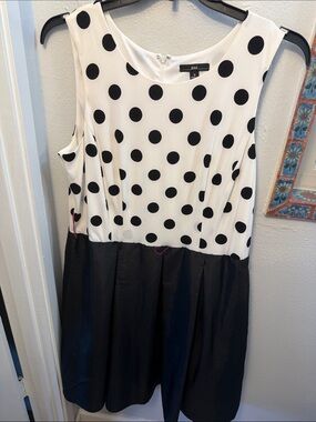 Women’s Pin Up Girl Polka Dot Black & White Sleeveless Dress